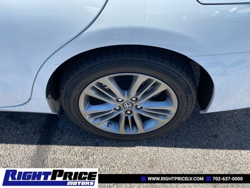 2016 Toyota Camry SE photo 22