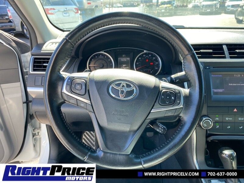 2016 Toyota Camry SE photo 11