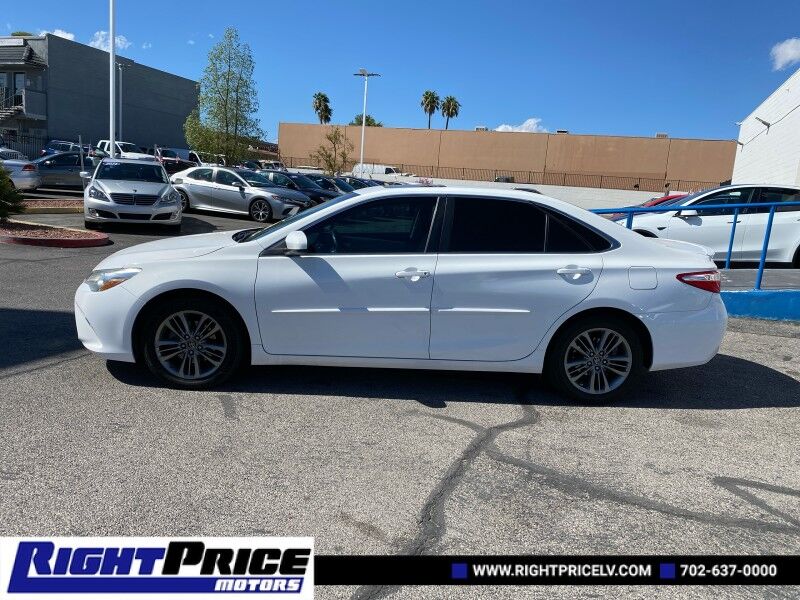 2016 Toyota Camry SE photo 2