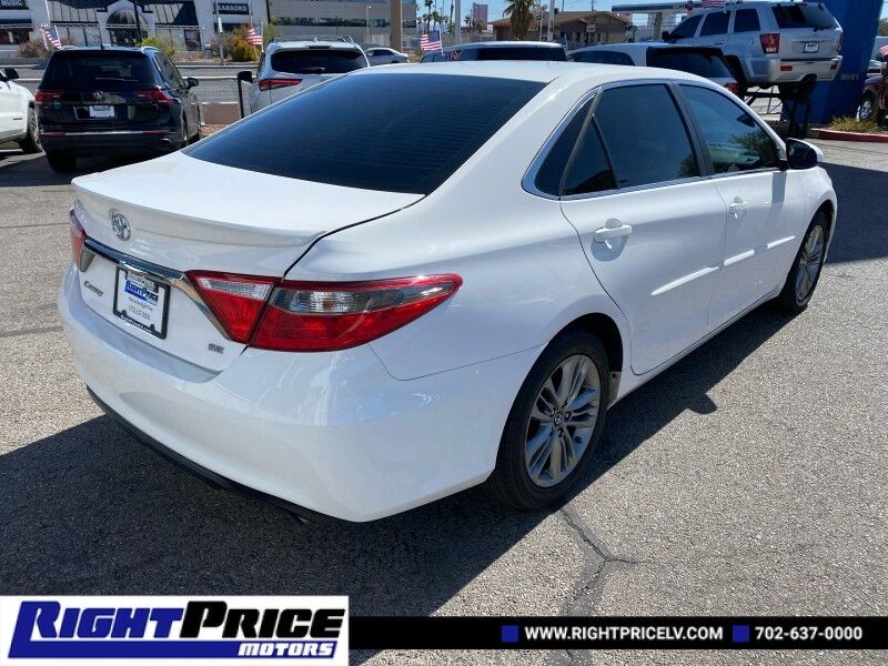 2016 Toyota Camry SE photo 6