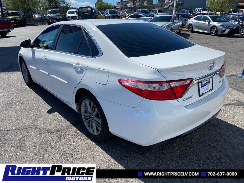 2016 Toyota Camry SE photo 3