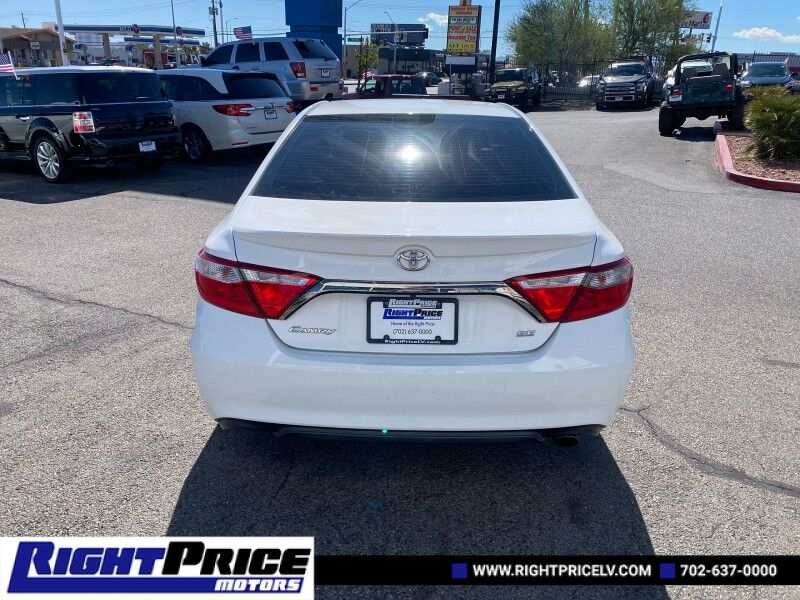 2016 Toyota Camry SE photo 4