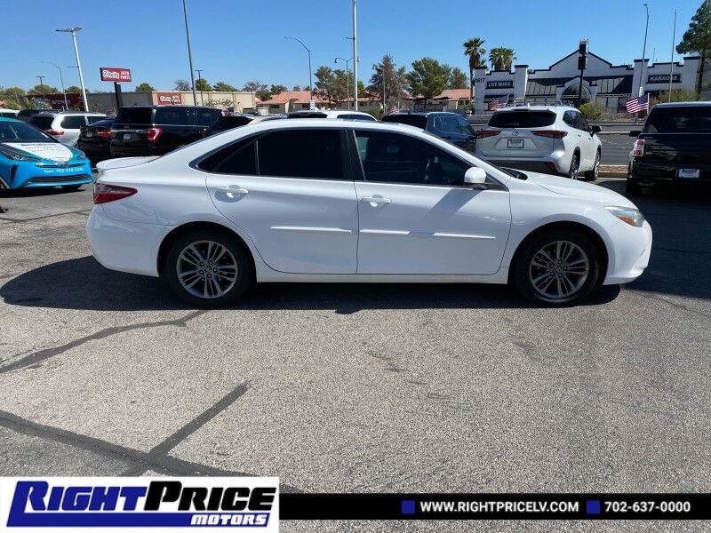 2016 Toyota Camry SE photo 7