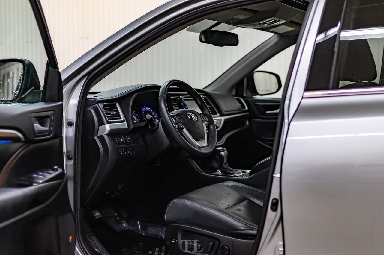 2016 Toyota Highlander AWD Limited Leather Roof Nav BCam Red Deer AB