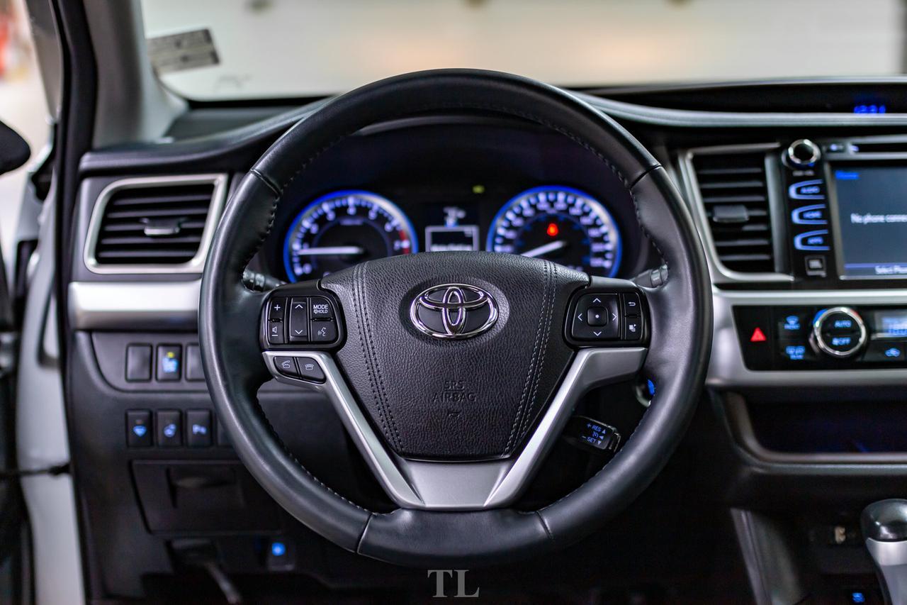 2016 Toyota Highlander AWD Limited Leather Roof Nav BCam Red Deer AB