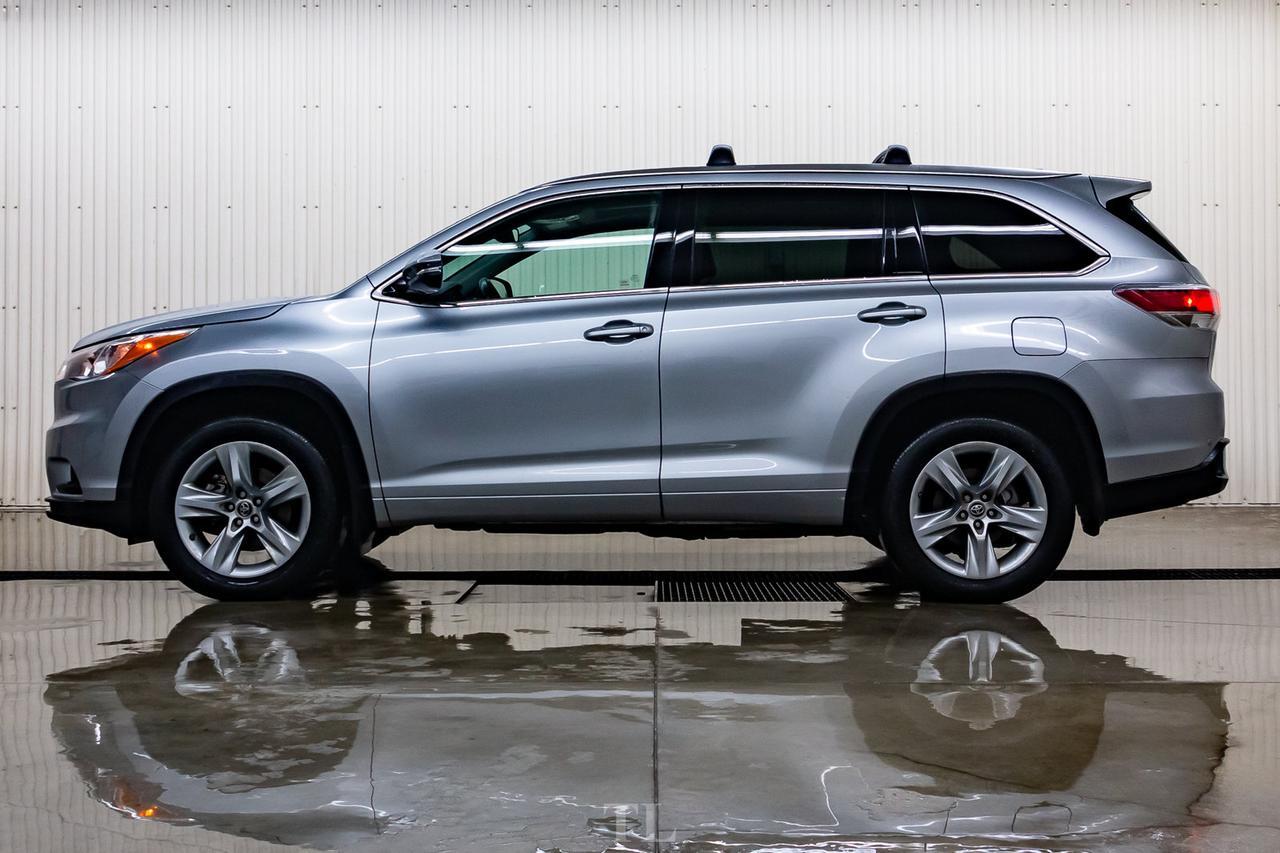 2016 Toyota Highlander AWD Limited Leather Roof Nav BCam Red Deer AB