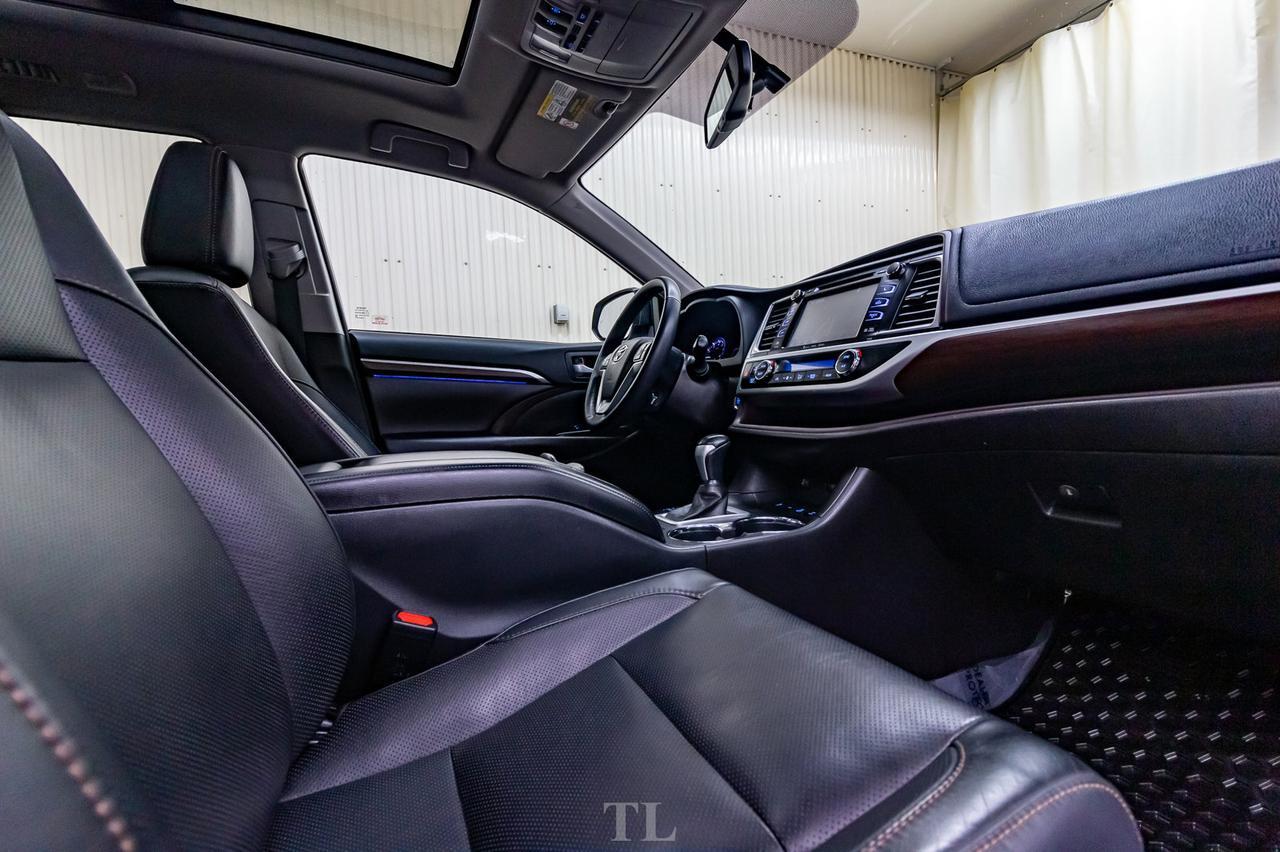 2016 Toyota Highlander AWD Limited Leather Roof Nav BCam Red Deer AB