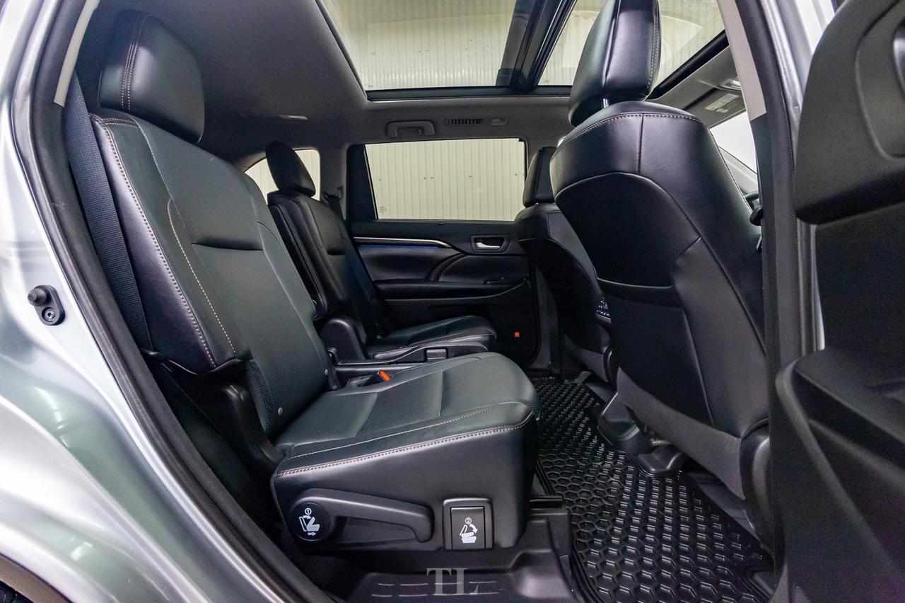 2016 Toyota Highlander AWD Limited Leather Roof Nav BCam Red Deer AB