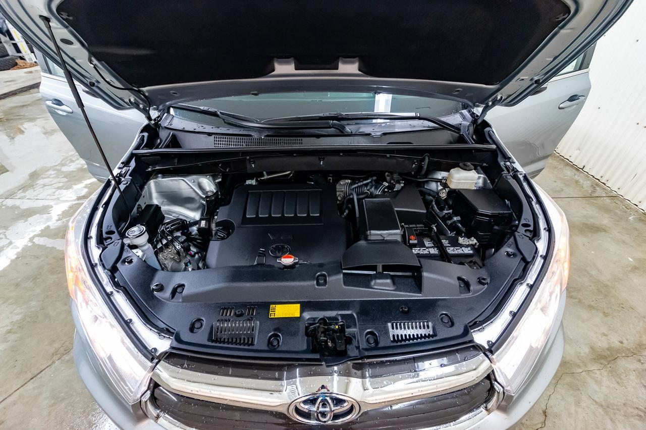 2016 Toyota Highlander AWD Limited Leather Roof Nav BCam Red Deer AB