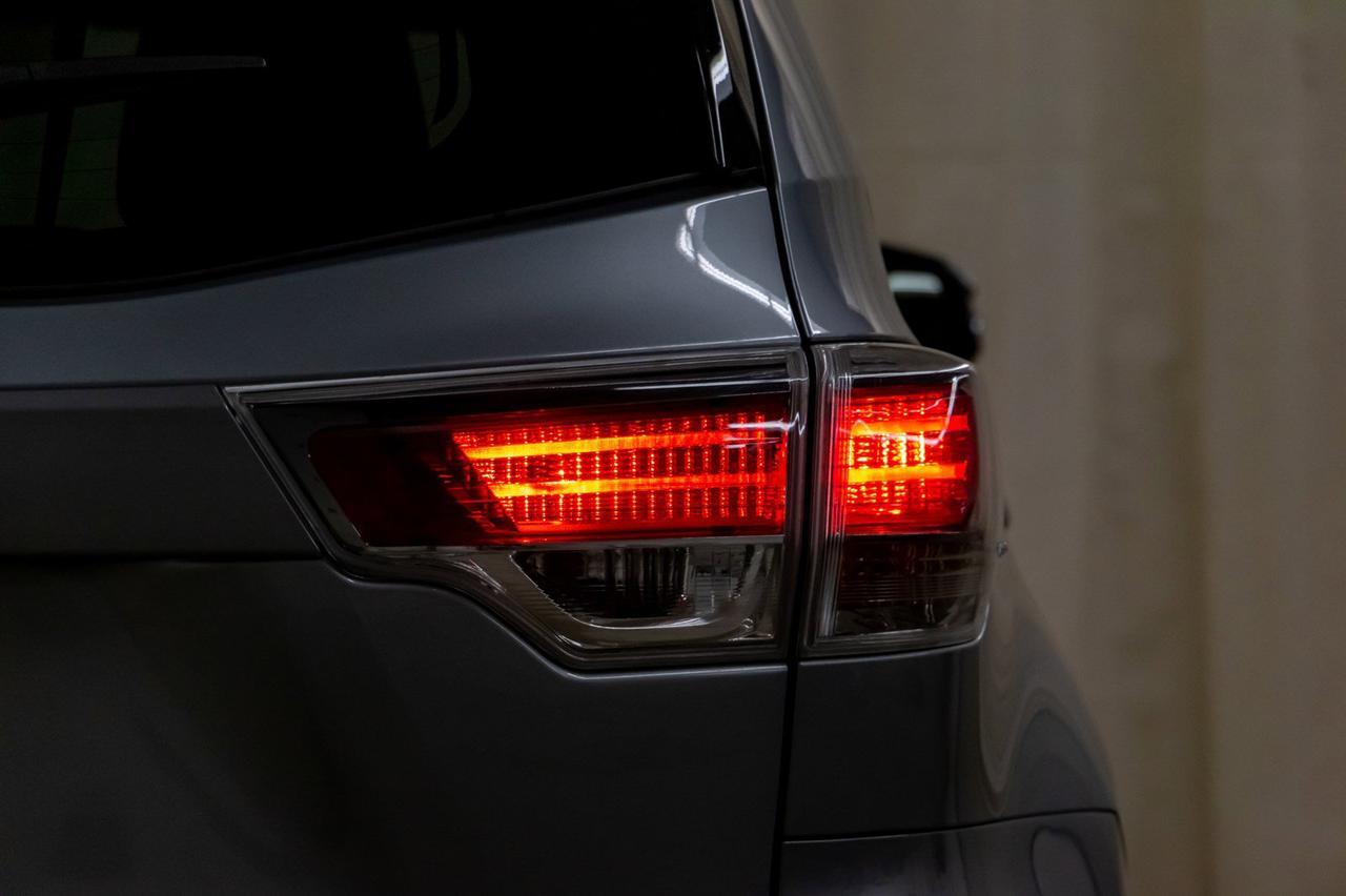 2016 Toyota Highlander AWD XLE Leather Roof Nav Red Deer AB