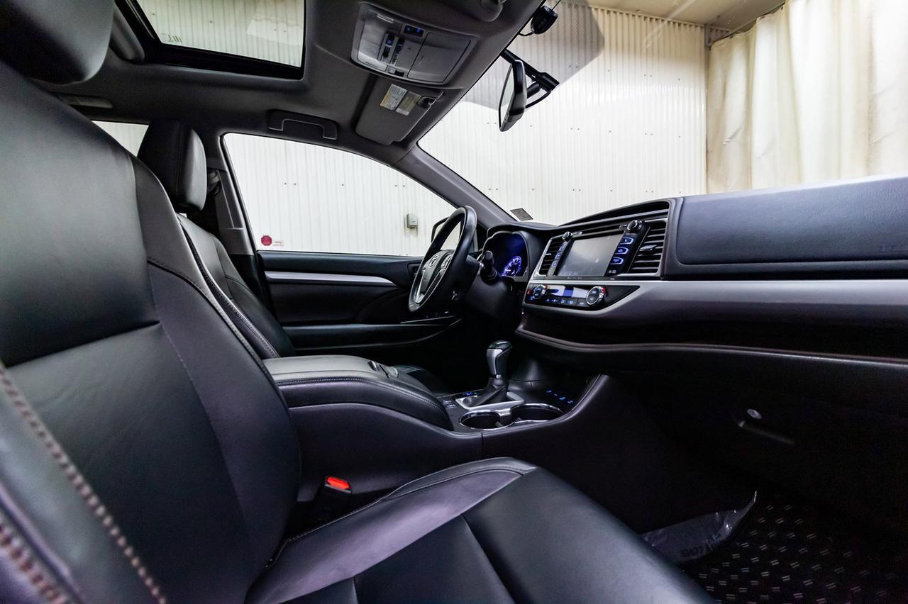 2016 Toyota Highlander AWD XLE Leather Roof Nav Red Deer AB