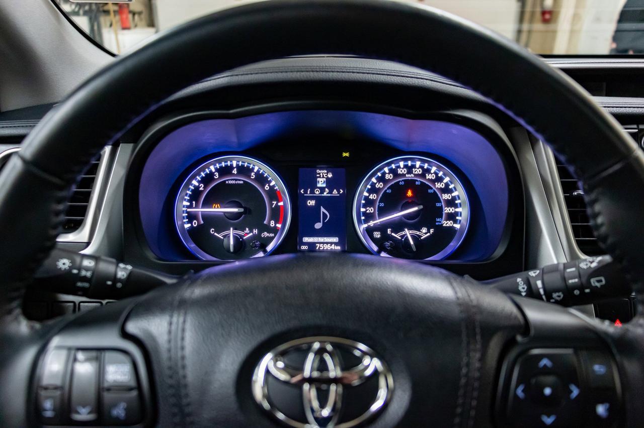 2016 Toyota Highlander AWD XLE Leather Roof Nav Red Deer AB