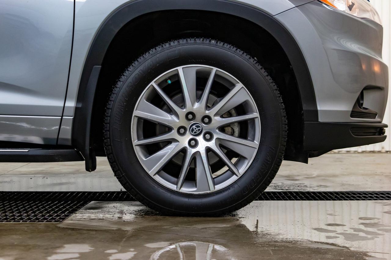 2016 Toyota Highlander AWD XLE Leather Roof Nav Red Deer AB