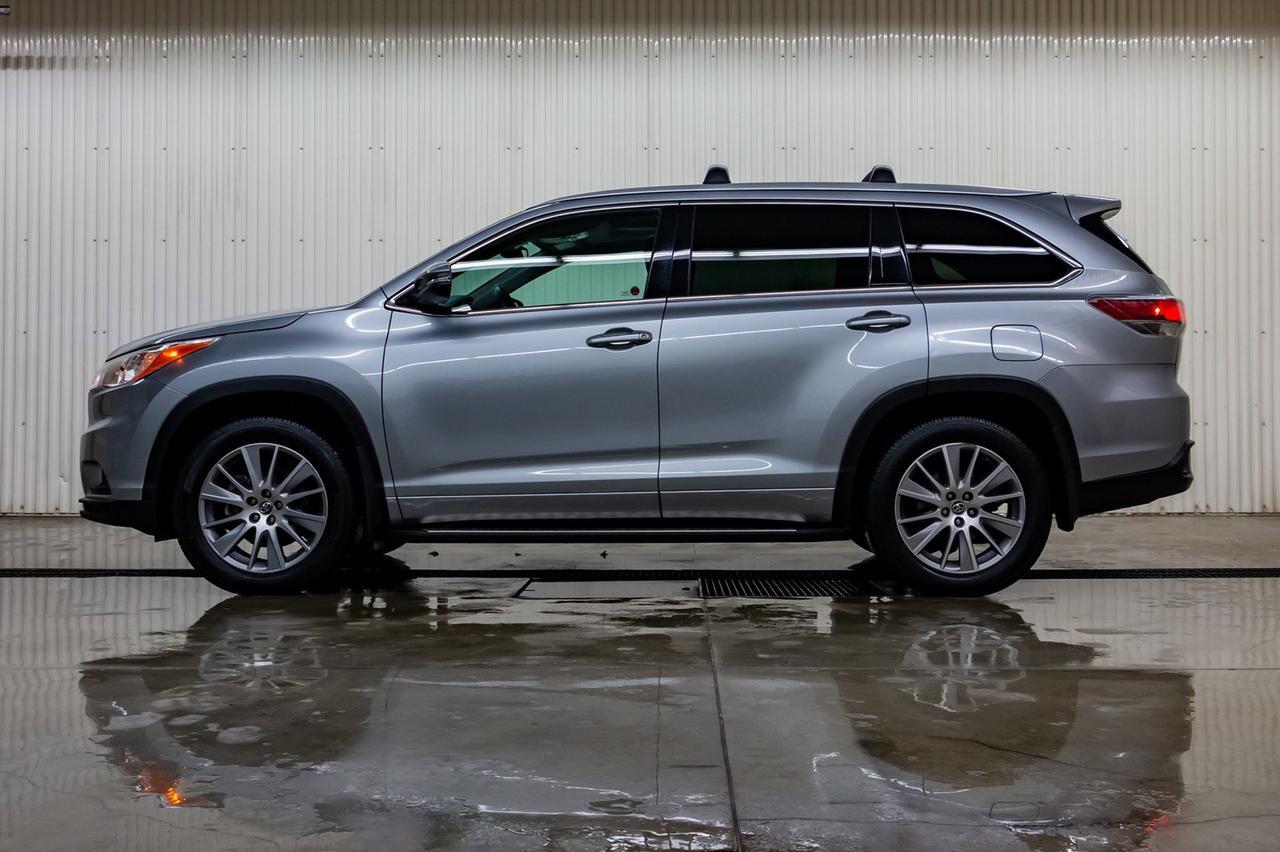 2016 Toyota Highlander AWD XLE Leather Roof Nav Red Deer AB