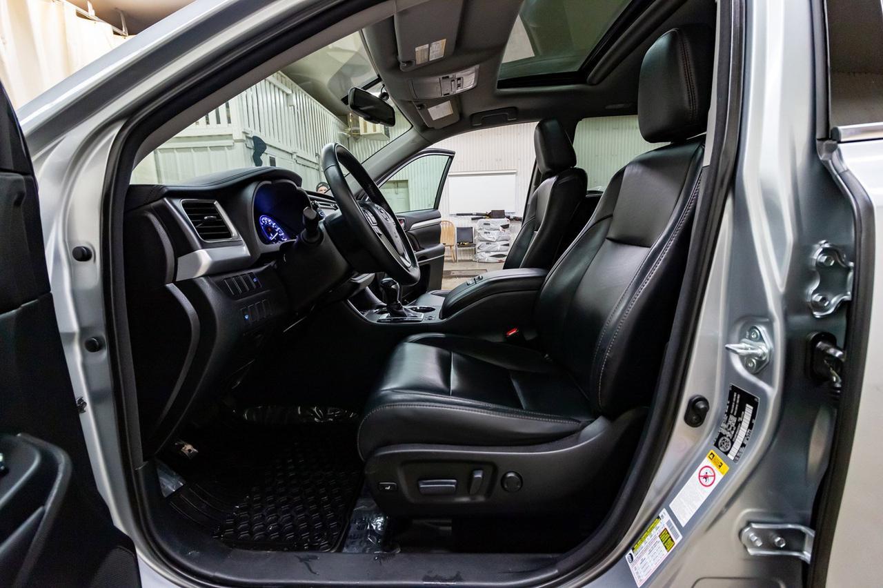 2016 Toyota Highlander AWD XLE Leather Roof Nav Red Deer AB