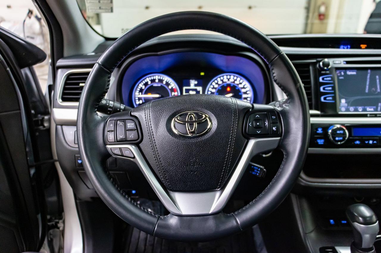 2016 Toyota Highlander AWD XLE Leather Roof Nav Red Deer AB
