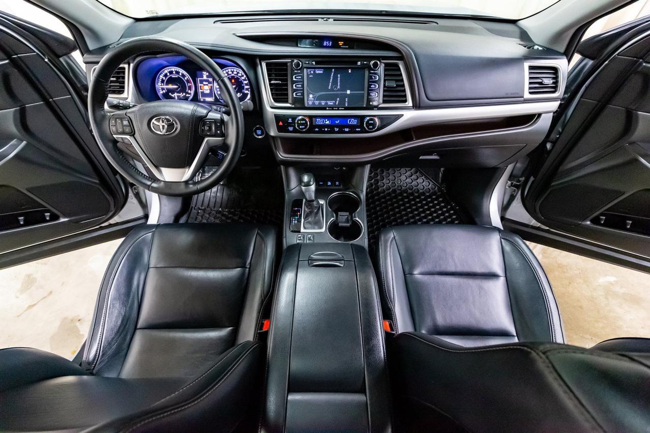 2016 Toyota Highlander AWD XLE Leather Roof Nav Red Deer AB