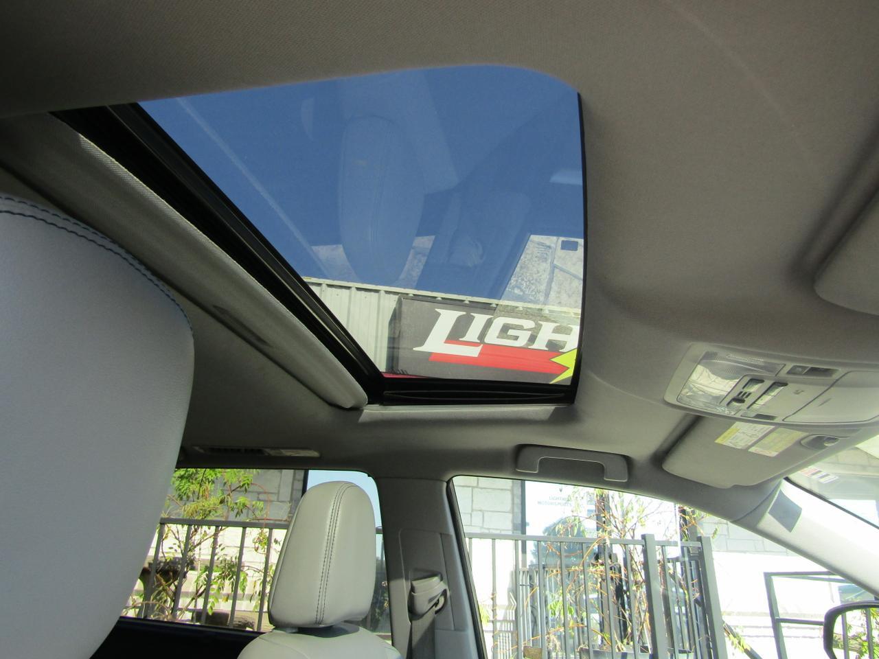 2016 Toyota Highlander Base Hybrid photo 2