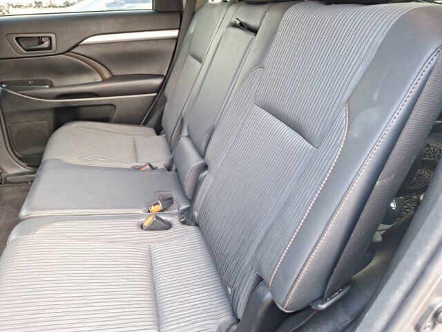 2016 Toyota Highlander LE Plus V6 Hurst TX