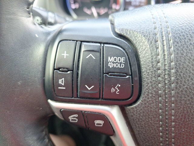 2016 Toyota Highlander LE Plus V6 Hurst TX