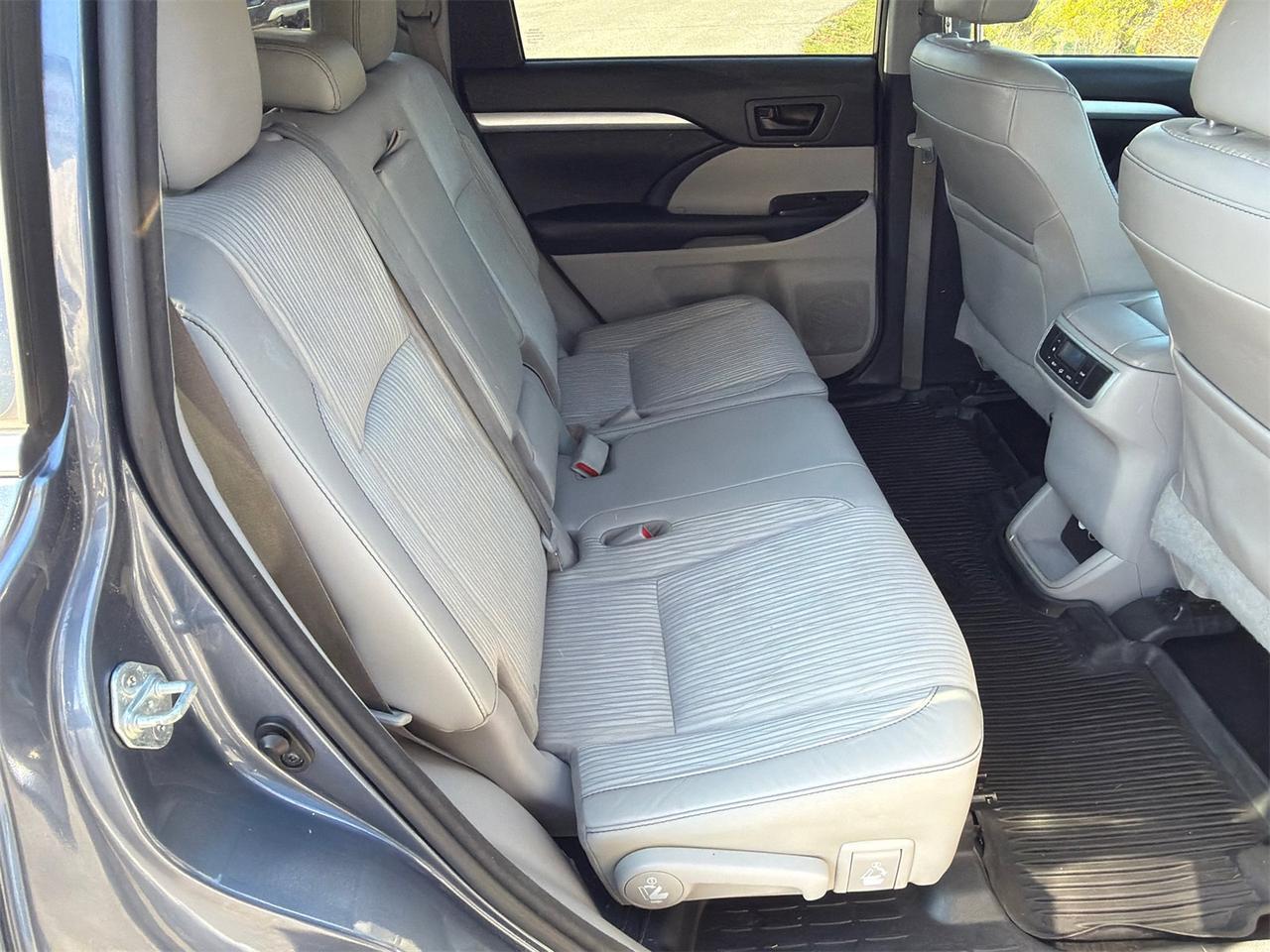 2016 Toyota Highlander LE Plus V6 Hagerstown MD