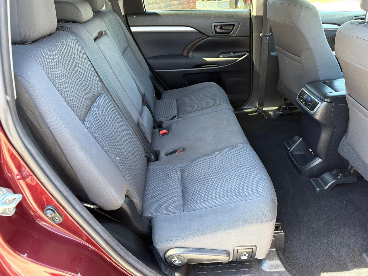 2016 Toyota Highlander LE V6 Hagerstown MD