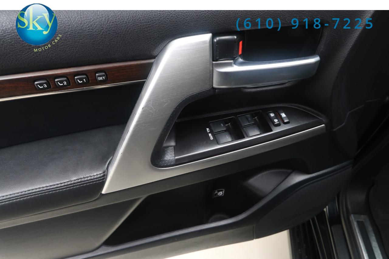 2016 Toyota Land Cruiser 4WD 8-PASSENGER REAR DVD West Chester PA