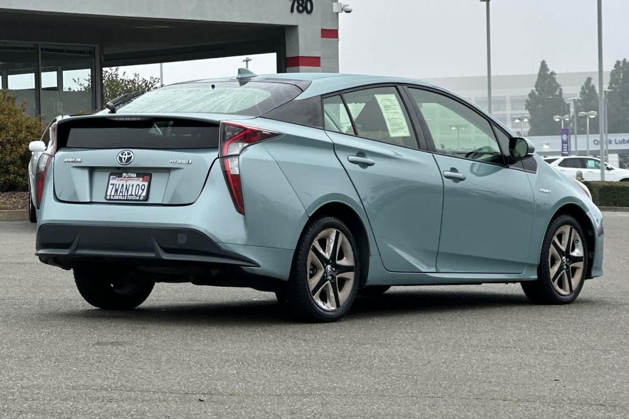 2016 Toyota Prius Three Touring