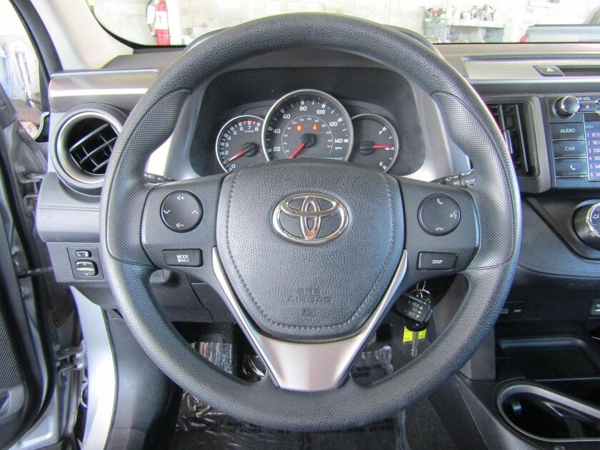 2016 Toyota RAV4 LE photo 33