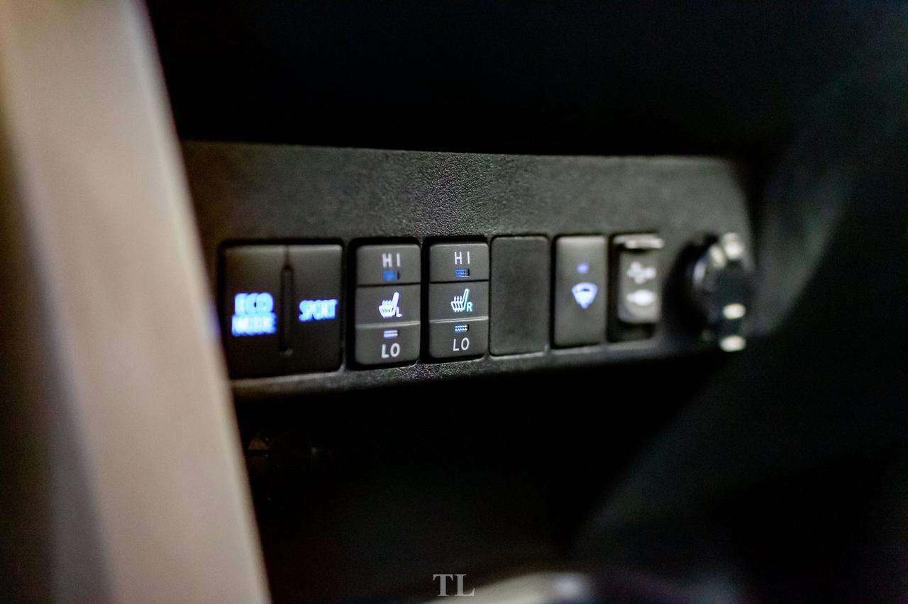 2016 Toyota RAV4 AWD XLE Roof BCam Red Deer AB