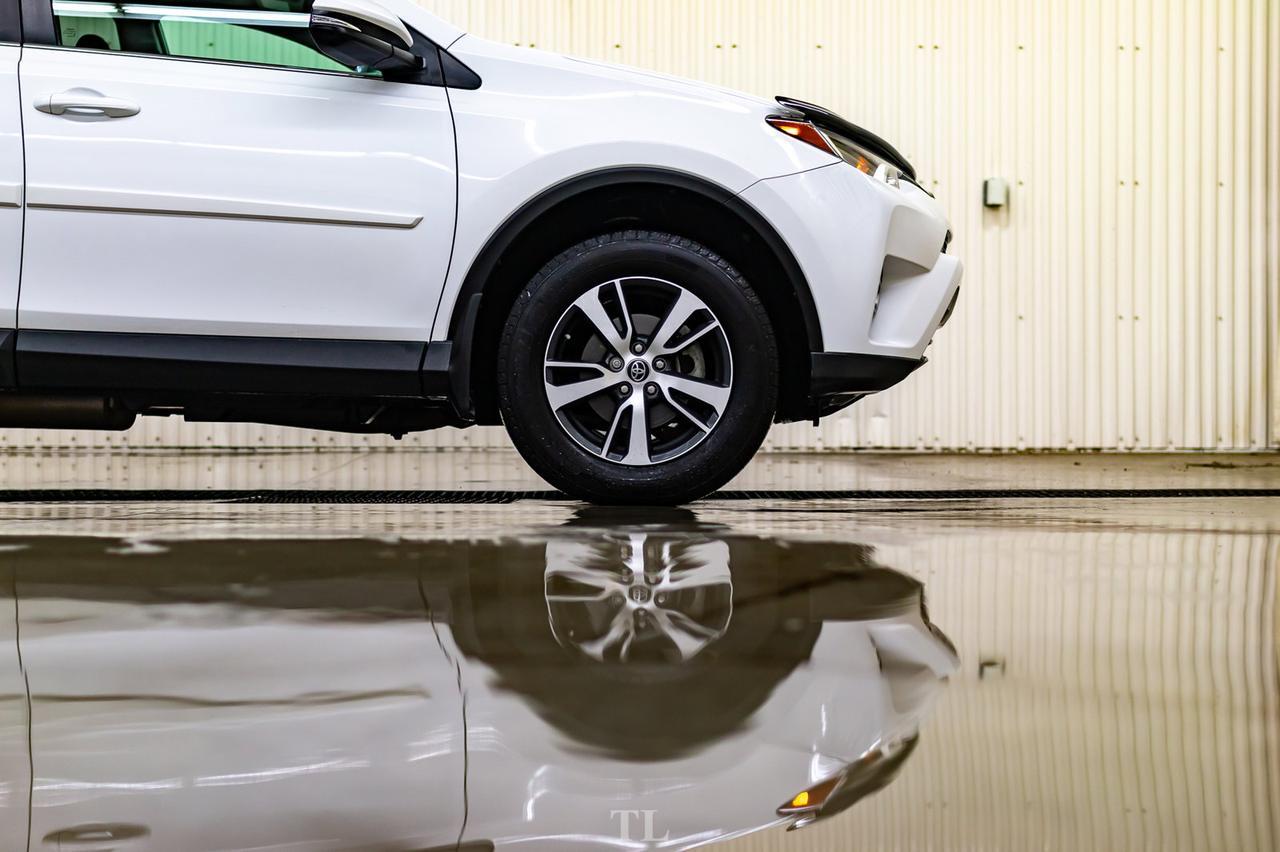 2016 Toyota RAV4 AWD XLE Roof BCam Red Deer AB