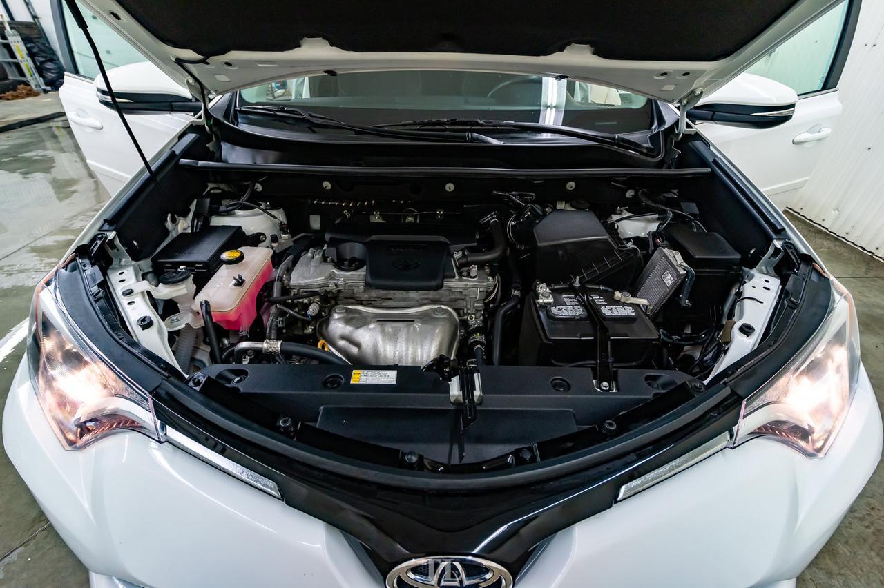 2016 Toyota RAV4 AWD XLE Roof BCam Red Deer AB