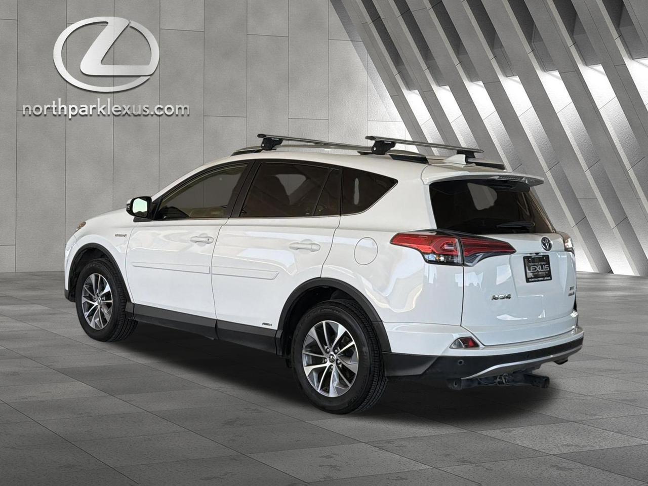 2016 Toyota RAV4 Hybrid XLE