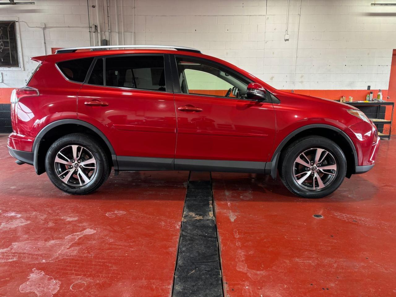 2016 Toyota RAV4 XLE AWD's photo