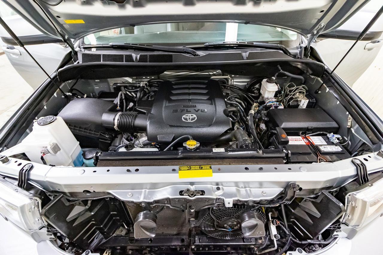 2016 Toyota Sequoia AWD SR5 3rd Row Leather Roof Red Deer AB