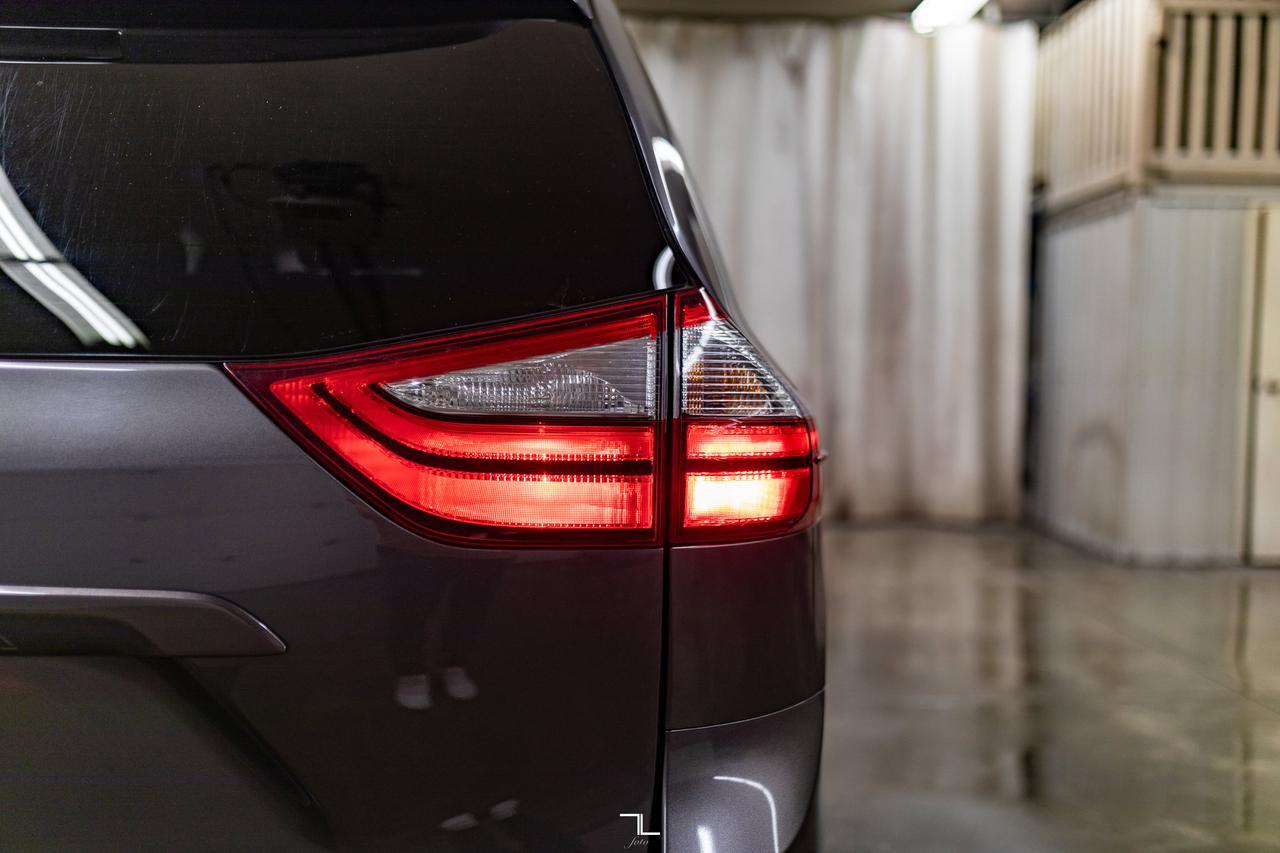 2016 Toyota Sienna AWD LE BCam Red Deer AB