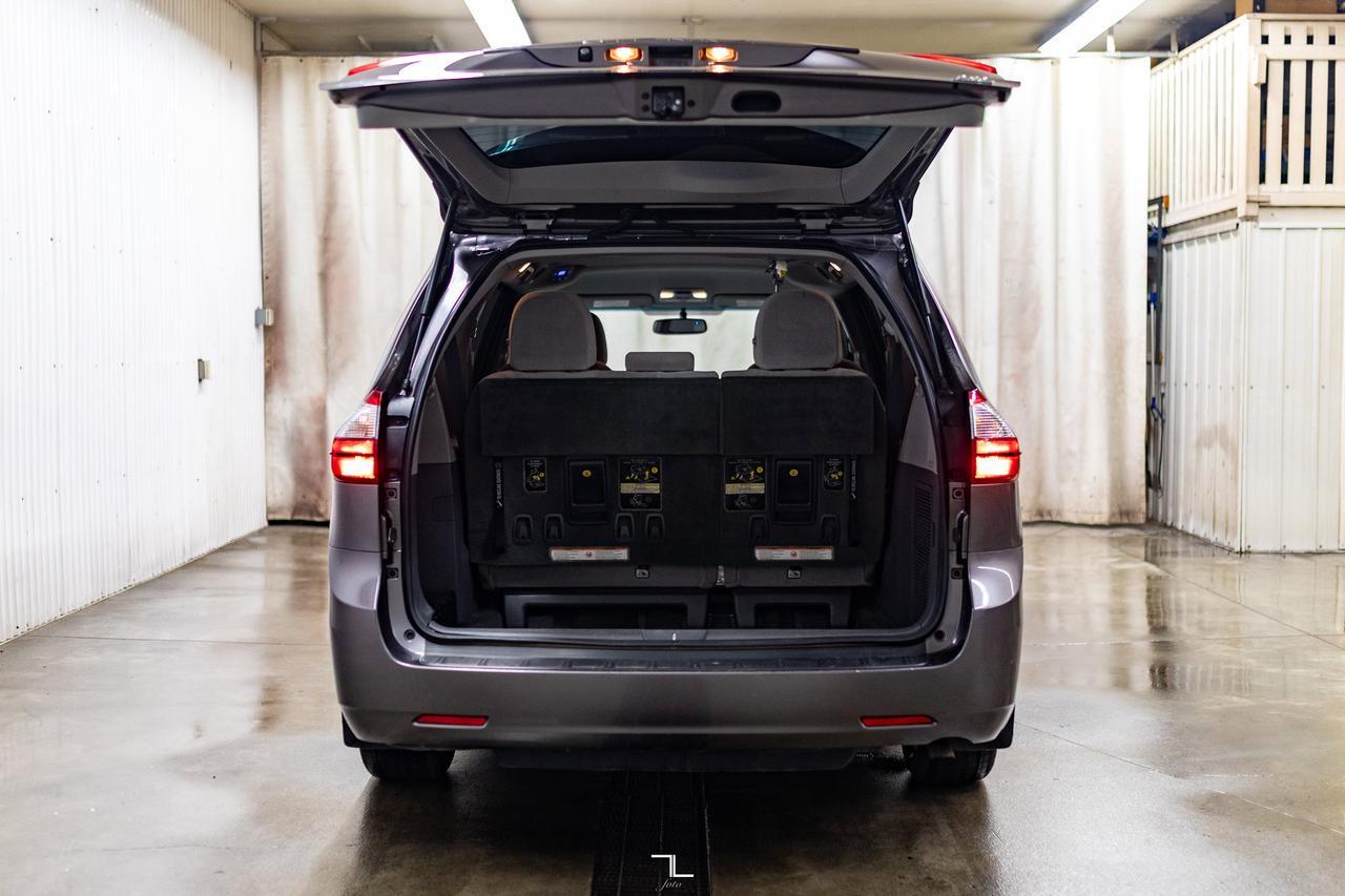 2016 Toyota Sienna AWD LE BCam Red Deer AB