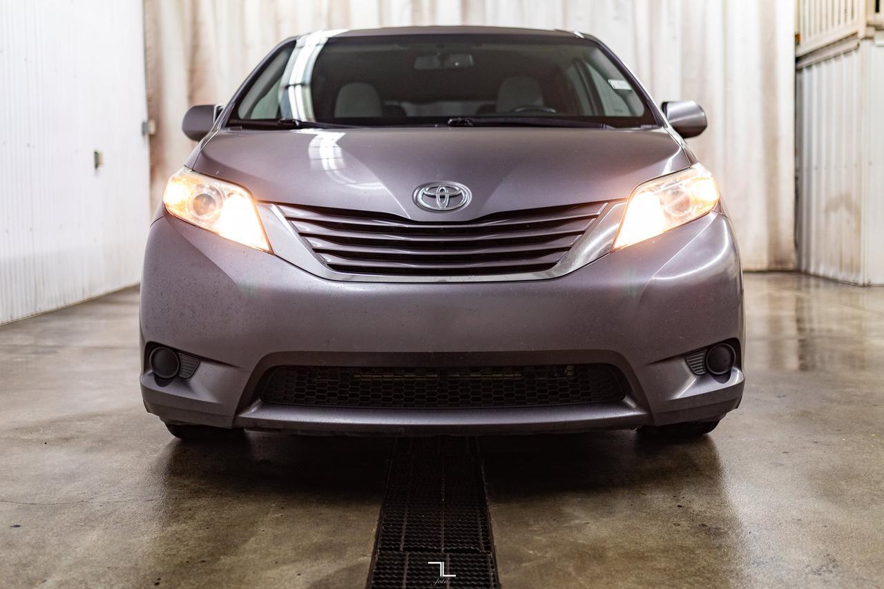 2016 Toyota Sienna AWD LE BCam Red Deer AB