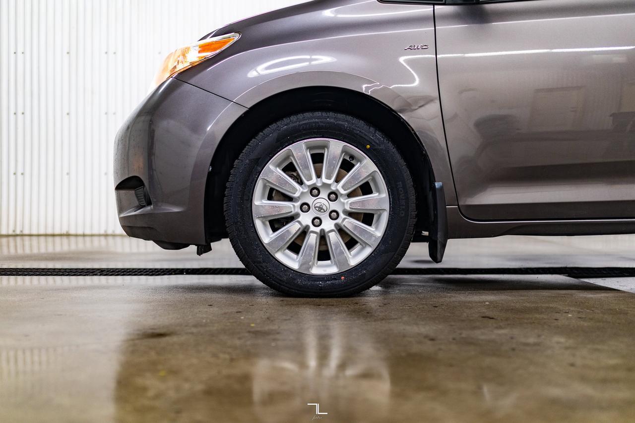 2016 Toyota Sienna AWD LE BCam Red Deer AB