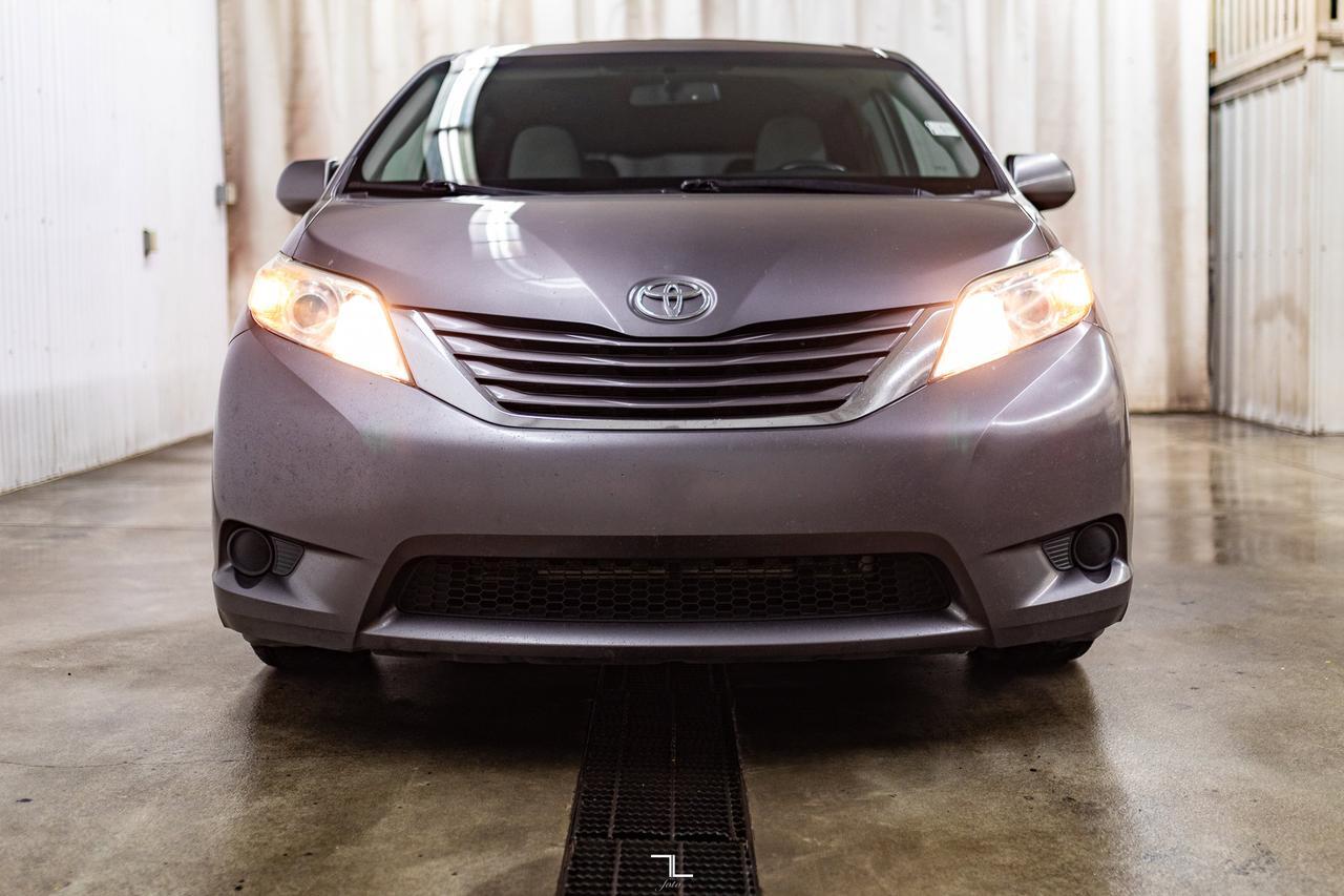 2016 Toyota Sienna AWD LE BCam Red Deer AB