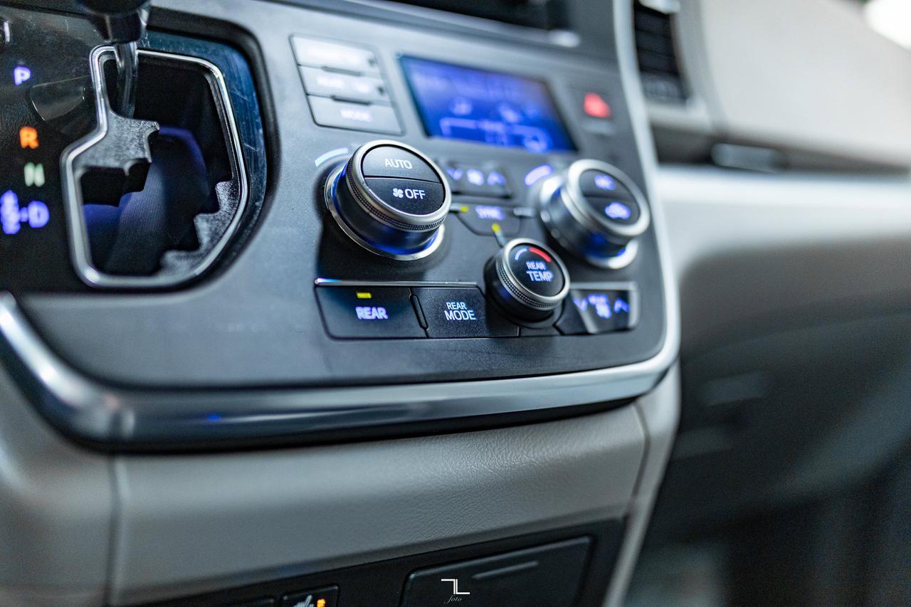 2016 Toyota Sienna AWD LE BCam Red Deer AB