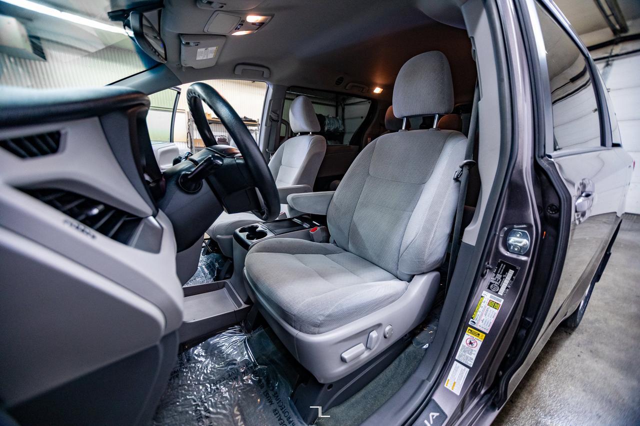 2016 Toyota Sienna AWD LE BCam Red Deer AB