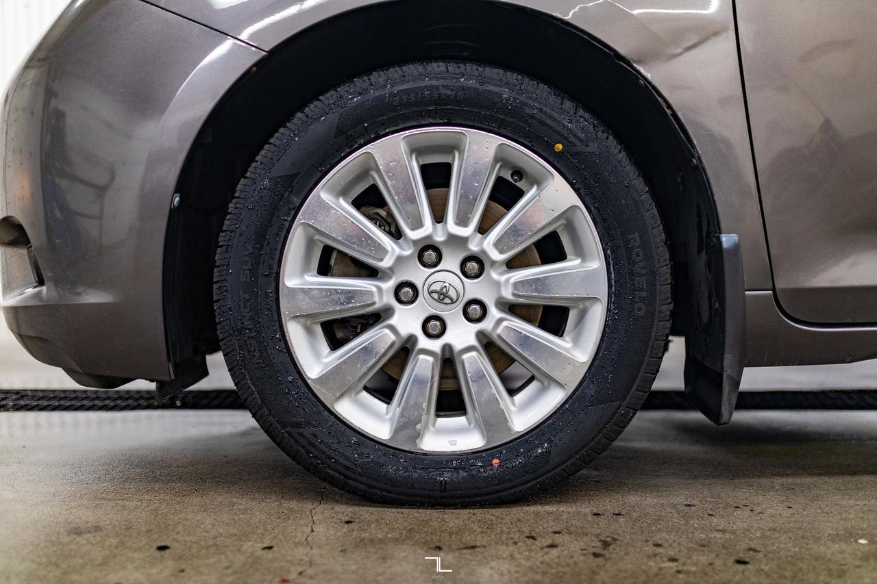 2016 Toyota Sienna AWD LE BCam Red Deer AB