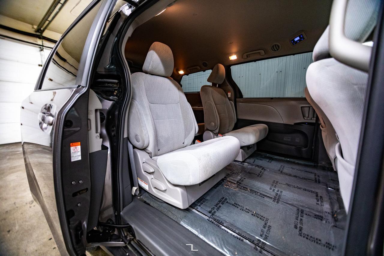 2016 Toyota Sienna AWD LE BCam Red Deer AB