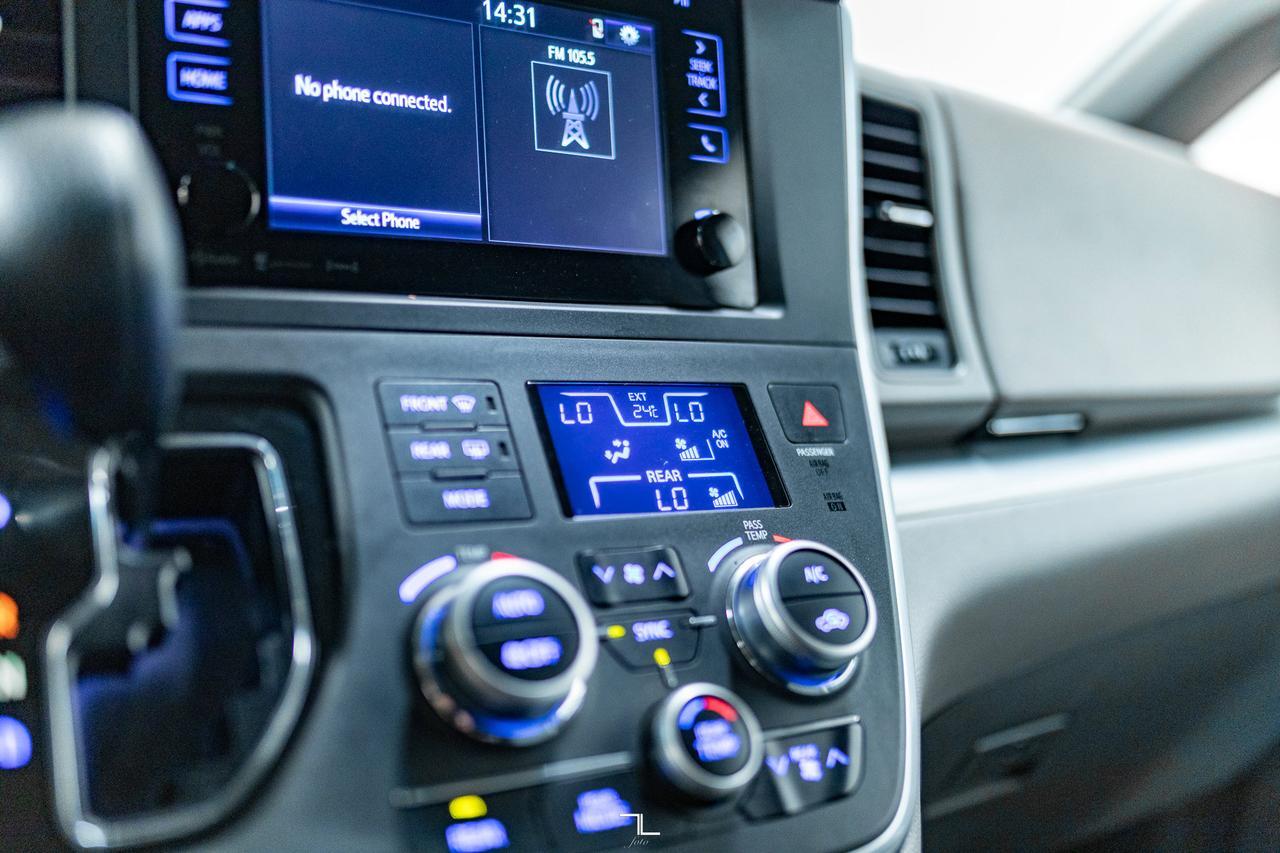 2016 Toyota Sienna AWD LE BCam Red Deer AB