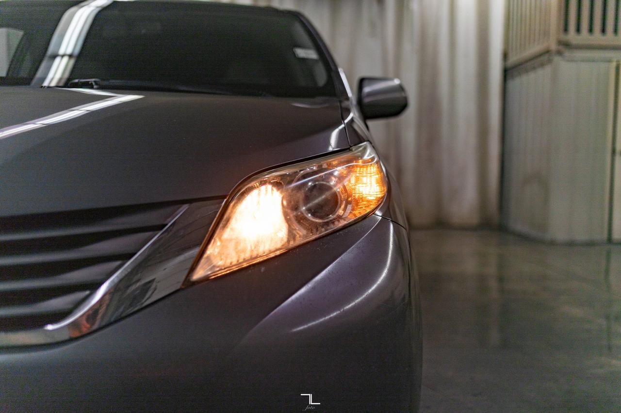 2016 Toyota Sienna AWD LE BCam Red Deer AB