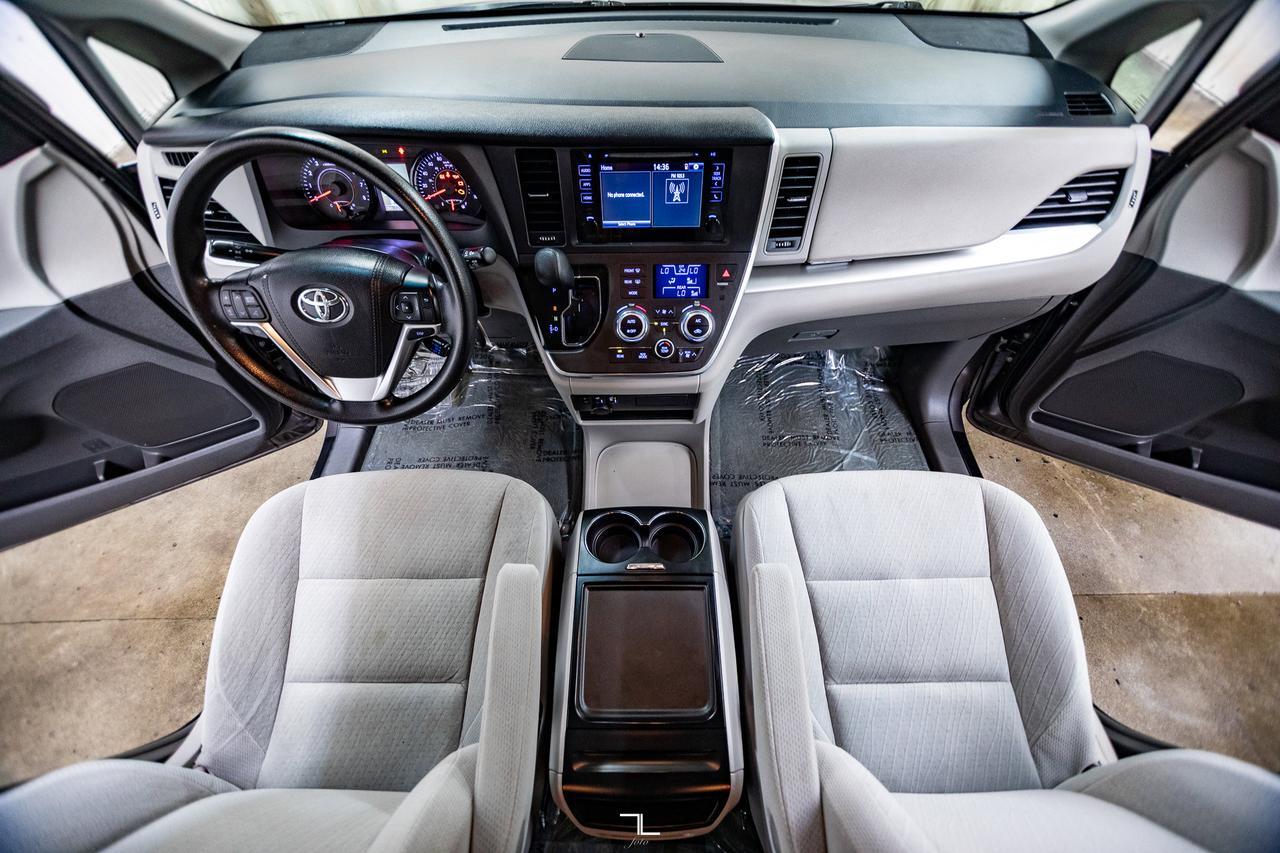 2016 Toyota Sienna AWD LE BCam Red Deer AB