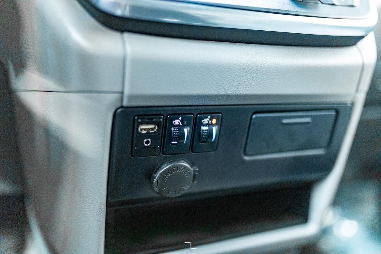 2016 Toyota Sienna AWD LE BCam Red Deer AB