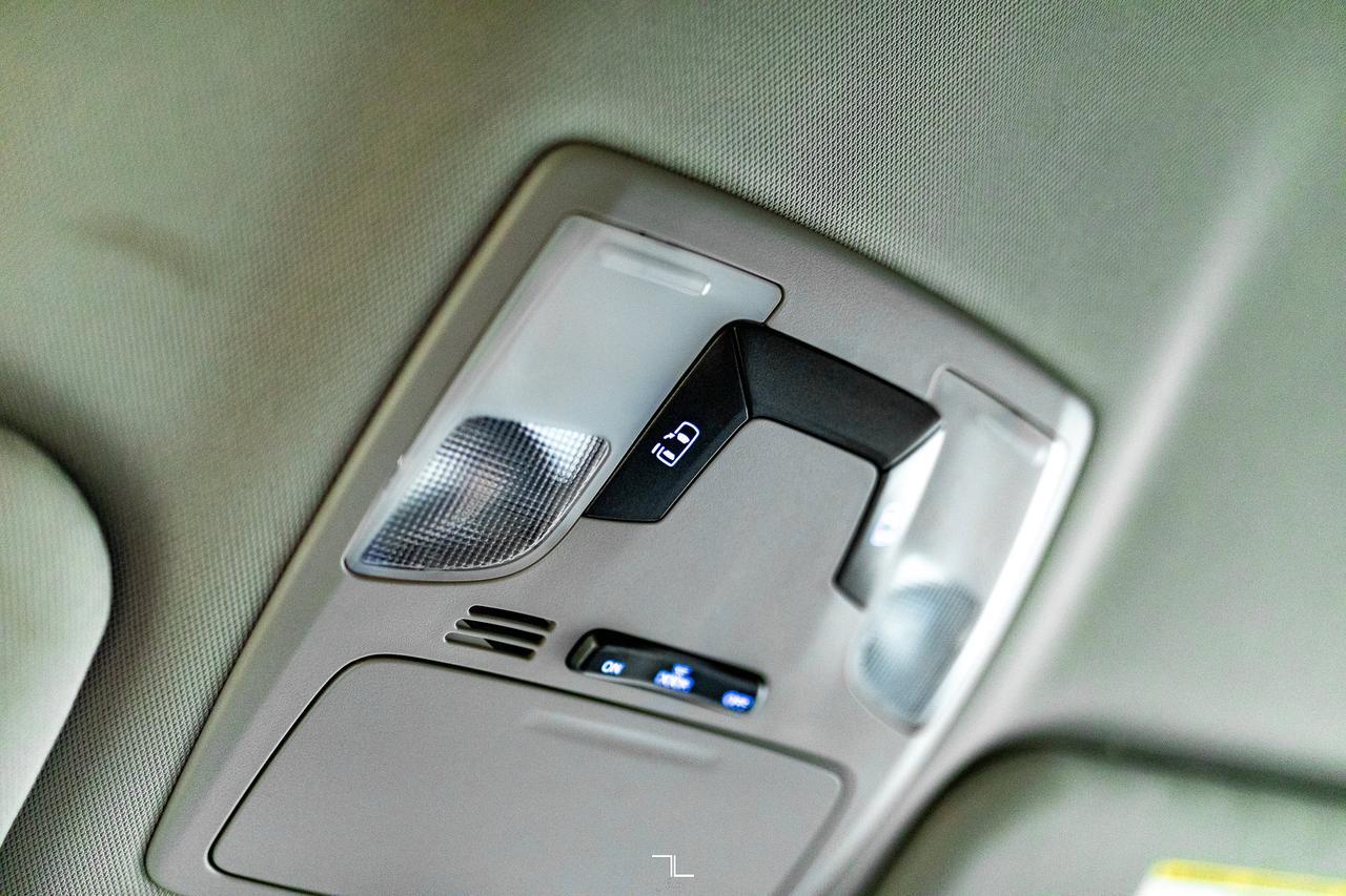 2016 Toyota Sienna AWD LE BCam Red Deer AB