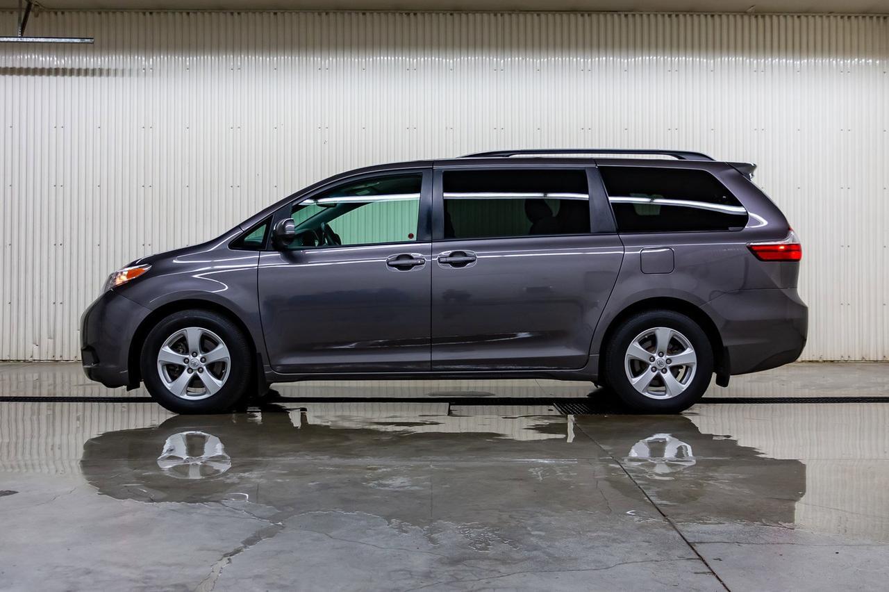 2016 Toyota Sienna LE BCam Red Deer AB